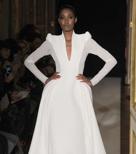 كلاسيكيّة الأكمام الطويلة مع فستان زفاف Stephane Rolland 