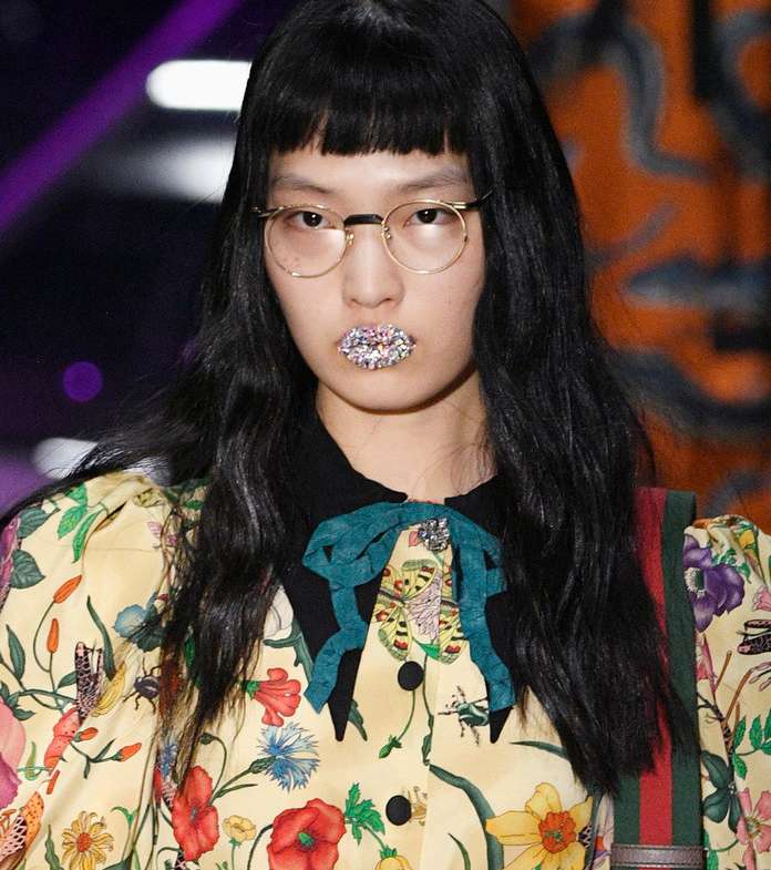شفاه الغليتير مع Gucci