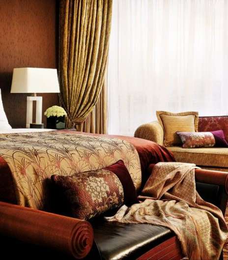 العنابي والذهبي تاج الفخامة