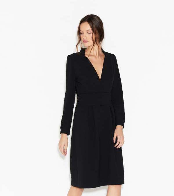 القصات الكلاسيكية تميز تصاميم Ba&sh