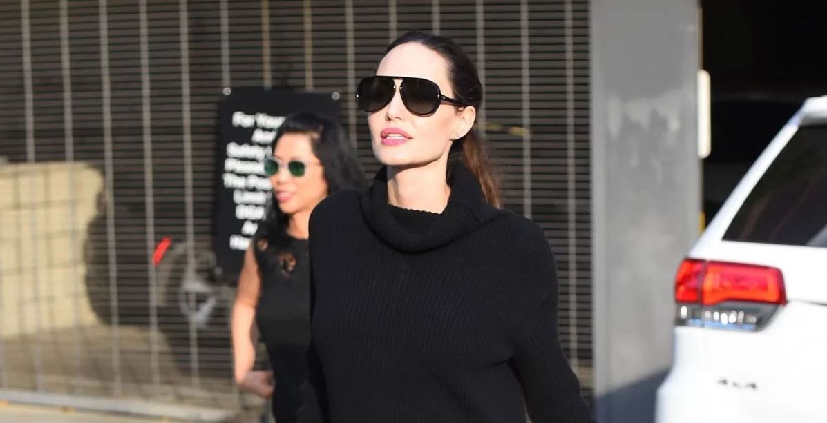 نصائح موضة لصاحبة الكتفين العريضين