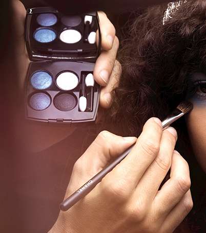 بالصور، كواليس ماكياج CHANEL في عرض أسبوع الموضة في باريس لصيف 2016