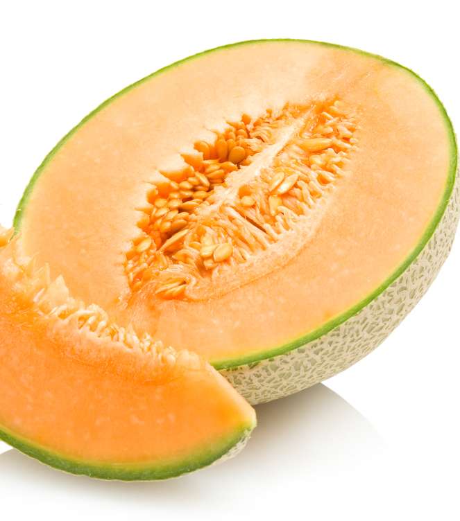 قطعة متوسطة الحجم من الشمام تحتوي على 47 mg من الفيتامين سي وعلى 51 سعرة حرارية!