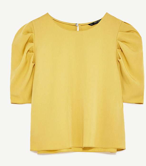 توب Zara بقصة الاكمام المنفوخة لصيف 2017