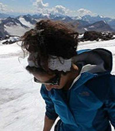 رها المحرق سعودية تتسلّق الأيفرست