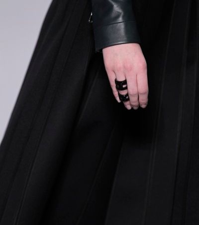 عرض لمجموعة مجوهرات Atelier Swarovski by Viktor & Rolf