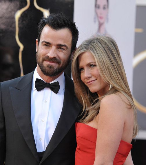 جينيفر أنيستون وخطيبها جاستن ثيرو في حفل الأوسكار 2013