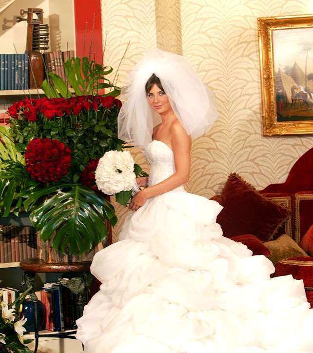 ملكة جمال لبنان 1998 كليمانس أشقر بثوب ربيع كيروز