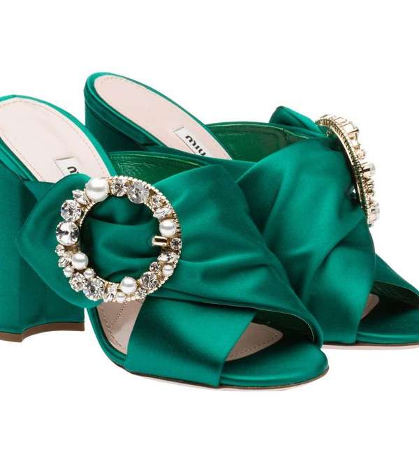 حذاء المول من الساتان من Miu Miu