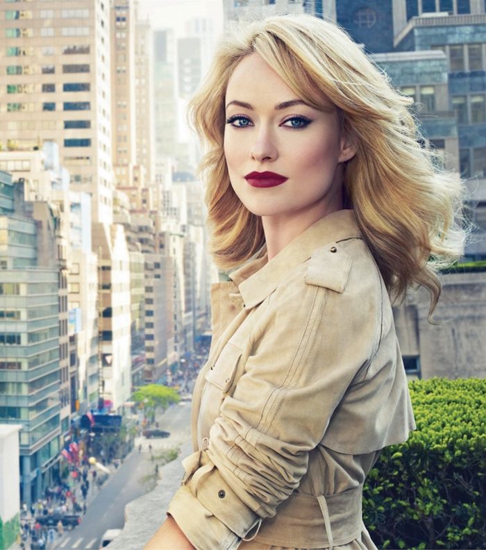 إطلالتك جريئة مع روج Revlon