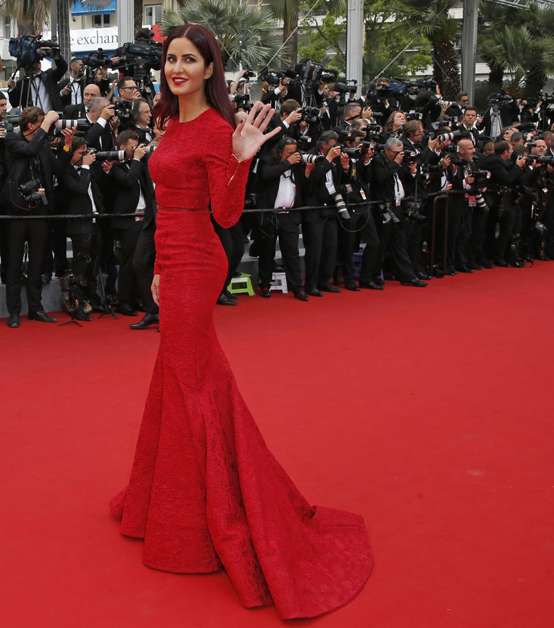 Katrina Kaif بفستان ايلي صعب في اليوم الثاني من مهرجان كان السيمائي