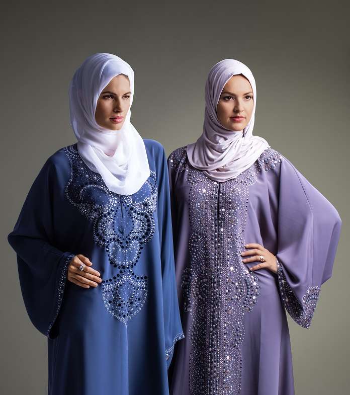 اكتشفي عبايات حناين مع سواروفسكي الخاصة بشهر رمضان