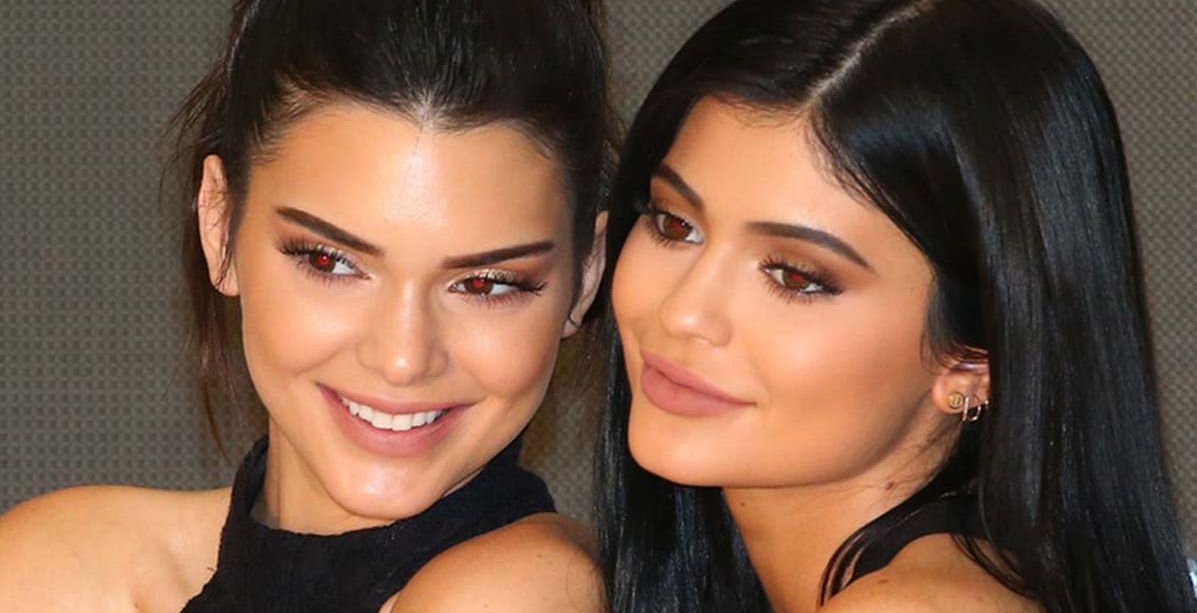 كيندال وكايلي جينر في حفل زفاف كيم كارداشيان الثاني قبل 7 سنوات