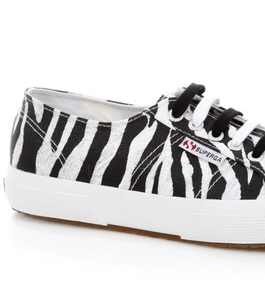 من Superga، إختاري الأحذية الرياضيّة بنقشة الحيوانات