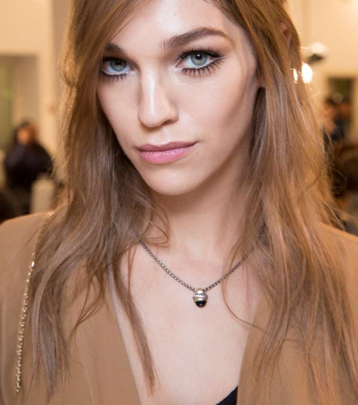 الرموش المستعارة في عرضي Gucci و Versace