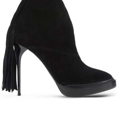 لاطلالة مميزة في شتاء 2016 اختاري حذاء الكاحل المزين بالشراريب