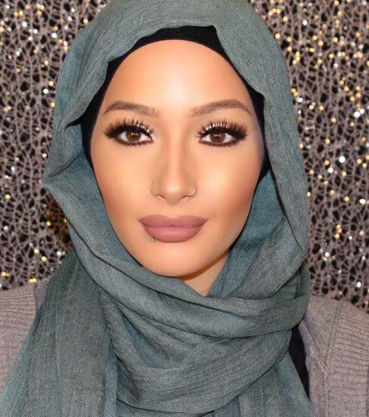نورا تعشق الماكياج بكل تفاصيله