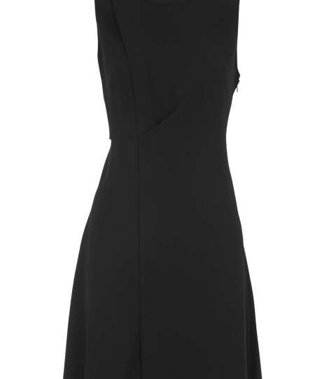 الفستان الاسود Little black dress لاطلالة تناسب المراة الثلاثينية
