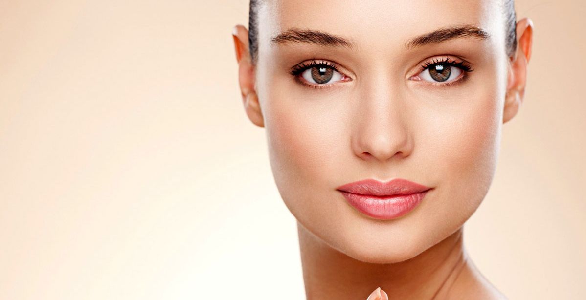  4 مستحضرات أساسية لإطلالة الصّباح تبديك كأنك من دون ماكياج