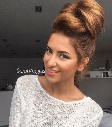 سارة انغيس تعتمد التسريحات الغريبة