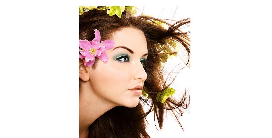 الوردة الطبيعيّة تُزيّن شعركِ هذا الصيف!