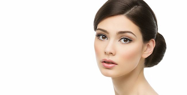 طرق العناية ببشرة ما حول العينين