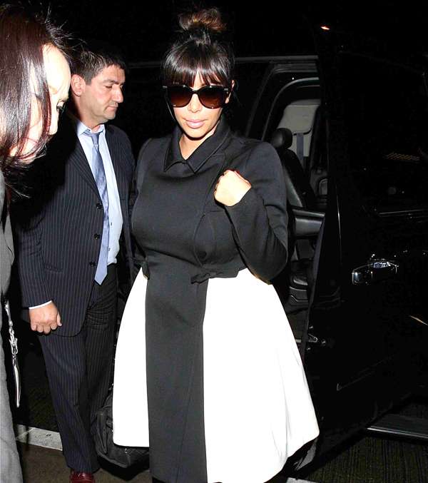 كيم كارداشيان بملابس مضحكة