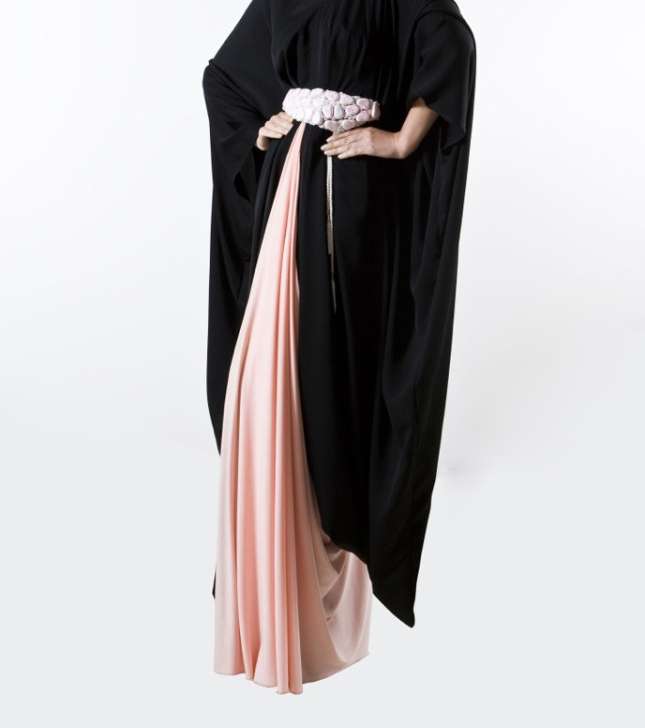 تألقي في شهر رمضان بعبايات DAS Collection