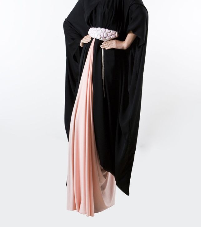 تألقي في شهر رمضان بعبايات DAS Collection