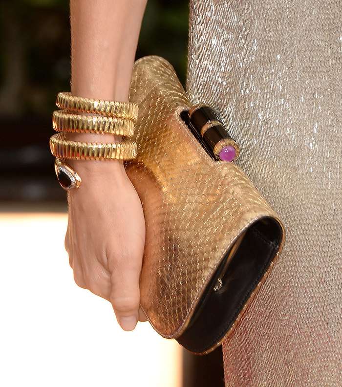 من الأكسسوارات التي تختارها النجمات لإطلالة فخمة، سوار بلغاري الـ Serpenti
