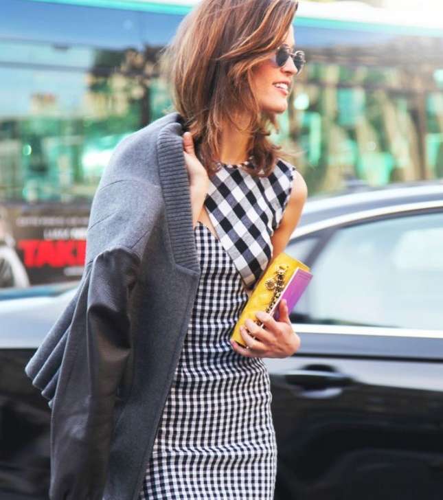 الاقمشة المقطعة بالمربعات الصغيرة التي تعكس نقشة الغينغهام تجعل اطلالتك تبدو ثمينة