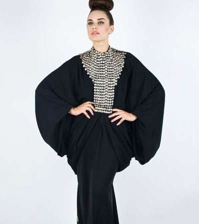 اختاري العباءة المزيّنة بالترتر لإطلالة رسمية