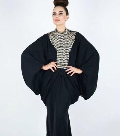 اختاري العباءة المزيّنة بالترتر لإطلالة رسمية