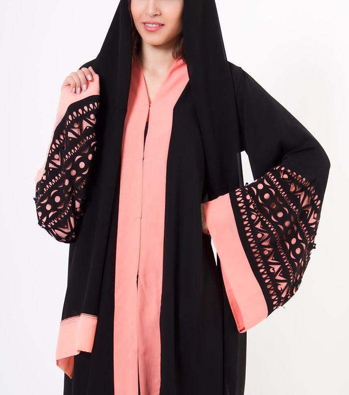 أحلى عبايات الكتف الملوّنة