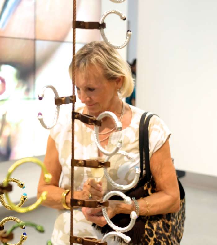 الحضور في حفل اطلاق علامة ديفيد يورمان للمجوهرات في متجر بلومينغدلز في دبي