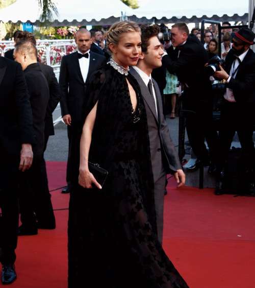 سيينا ميلير بفستان من صونيا ريكييل في مهرجان كان السينمائي 2015