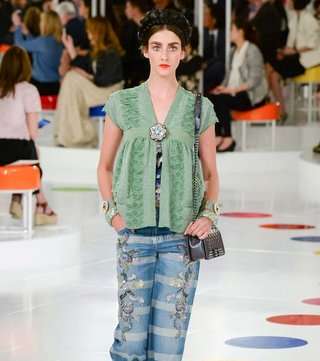 من مجموعة CHANEL كروز 2016، اليك موضة الجينز المطبع