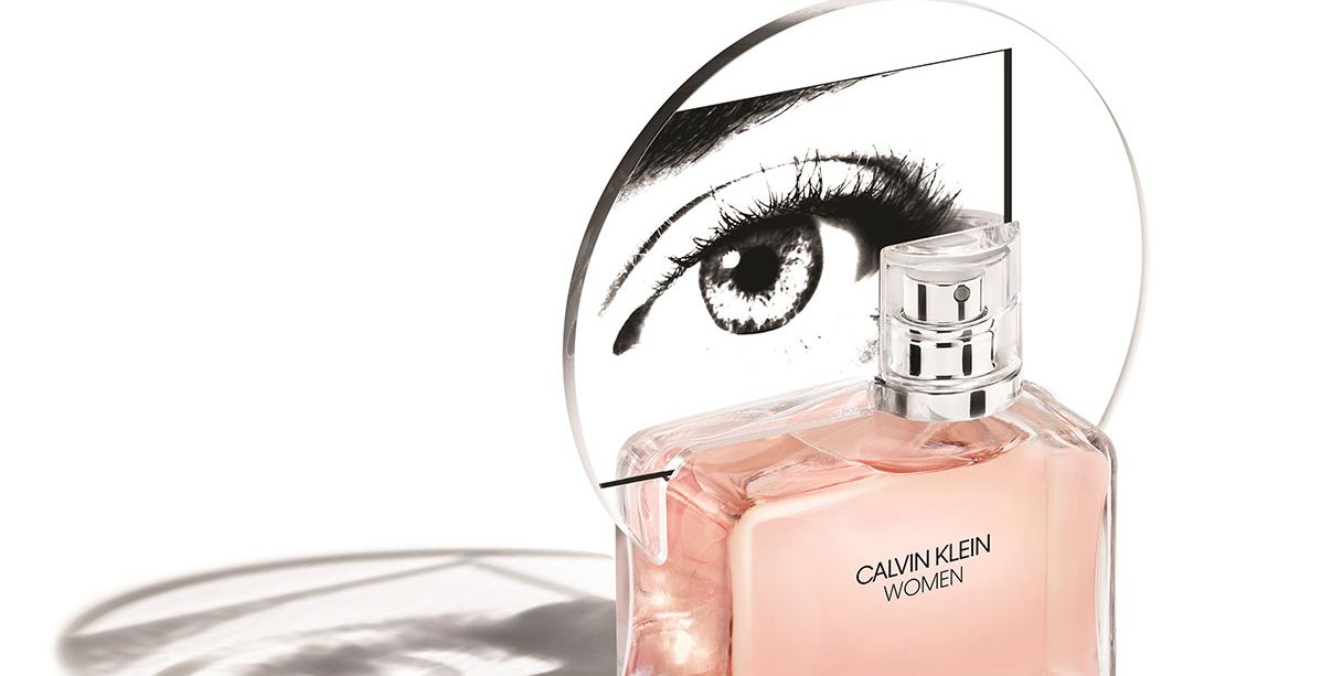 مسيرة إبداع راف سايمونز مستمرة مع عطر Calvin Klein Women
