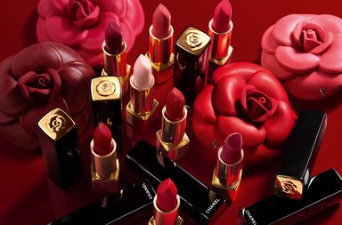 Rouge Allure Camélia: أحمر شفاه ينطق بمفردات الحب من CHANEL