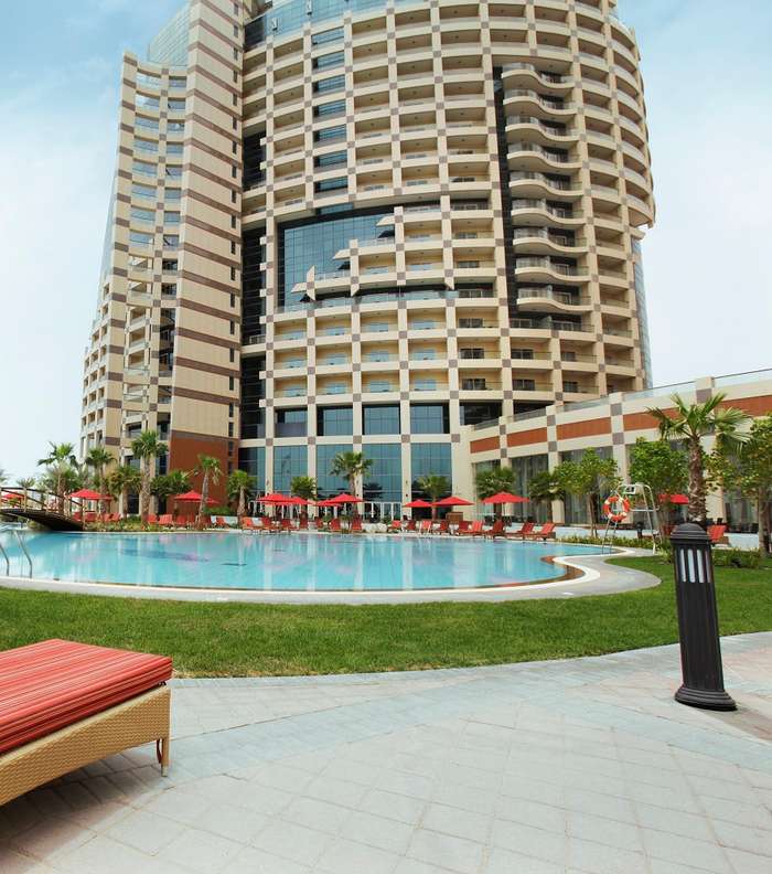 الموقع الجغرافي والخدمات المتميّزة كلّها جعلت من الفندق متنجعاًُ رائع الجمال