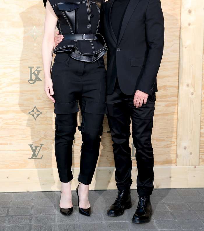 كيت بلانشيت ونيكولا غيسكيير في حفل اطلاق حقائب لويس فويتون بالتعاون مع جيف كونز