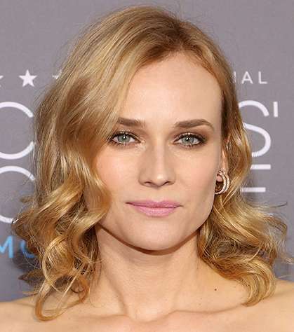 ديان كروغر وماكياج زهري ناعم 