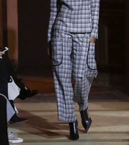 موضة الاقمشة المقطعة من كارولينا هيريرا لشتاء 2017