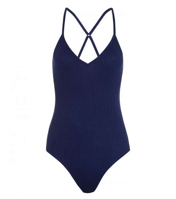 كيف تنسقين الـ Bodysuit بالقصة المكشوفة على الظهر