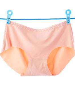 انتبهي الا يعلم سروالك الداخلي على ملابسك