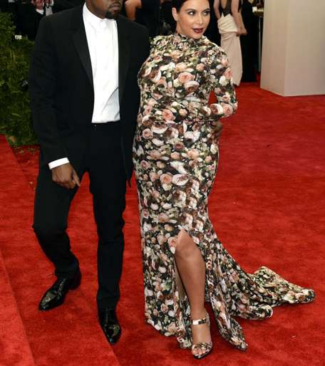 كيم كارداشيان تختار الفساتين السيئة