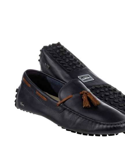 حذاء جلديّ من Lacoste باللّون الكحلي ورباط بنّي