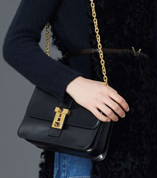 من فالينتينو، اختاري اجمل الشنط من مجموعة Pre Fall 2015