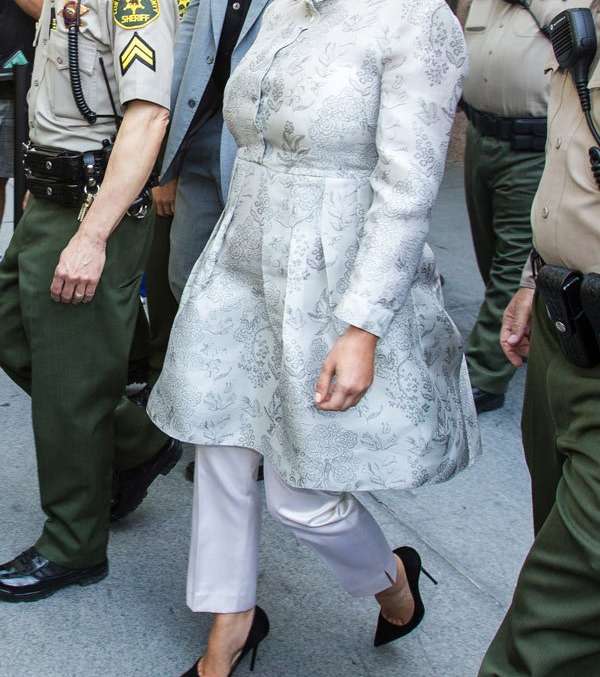 كيم كارداشيان بأزياء سيئة