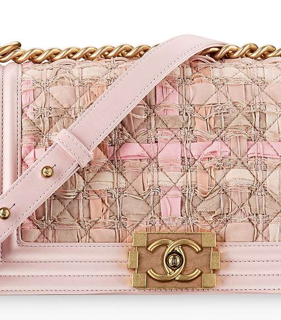 حقيبة بوي من CHANEL بلون وقماش جديدين من مجموعة كروز كوبا 2017